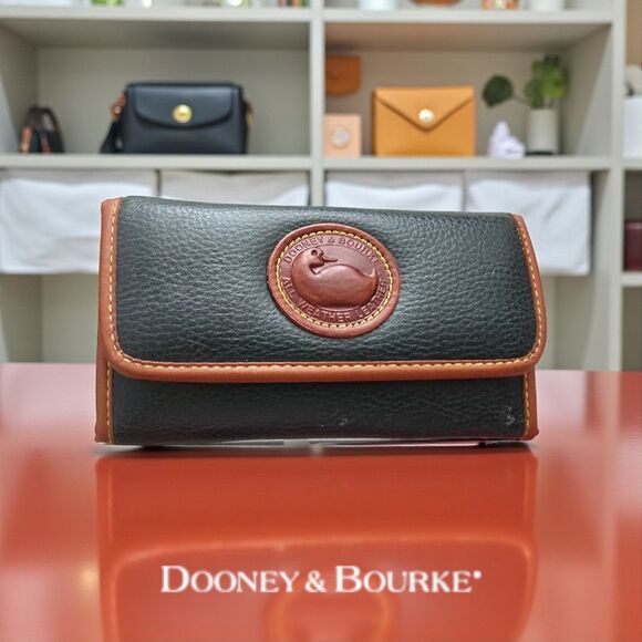 Dooney & Bourke Women's Hunter Green Leather Pebbled Wallet Checkbook - Picture 1 of 7